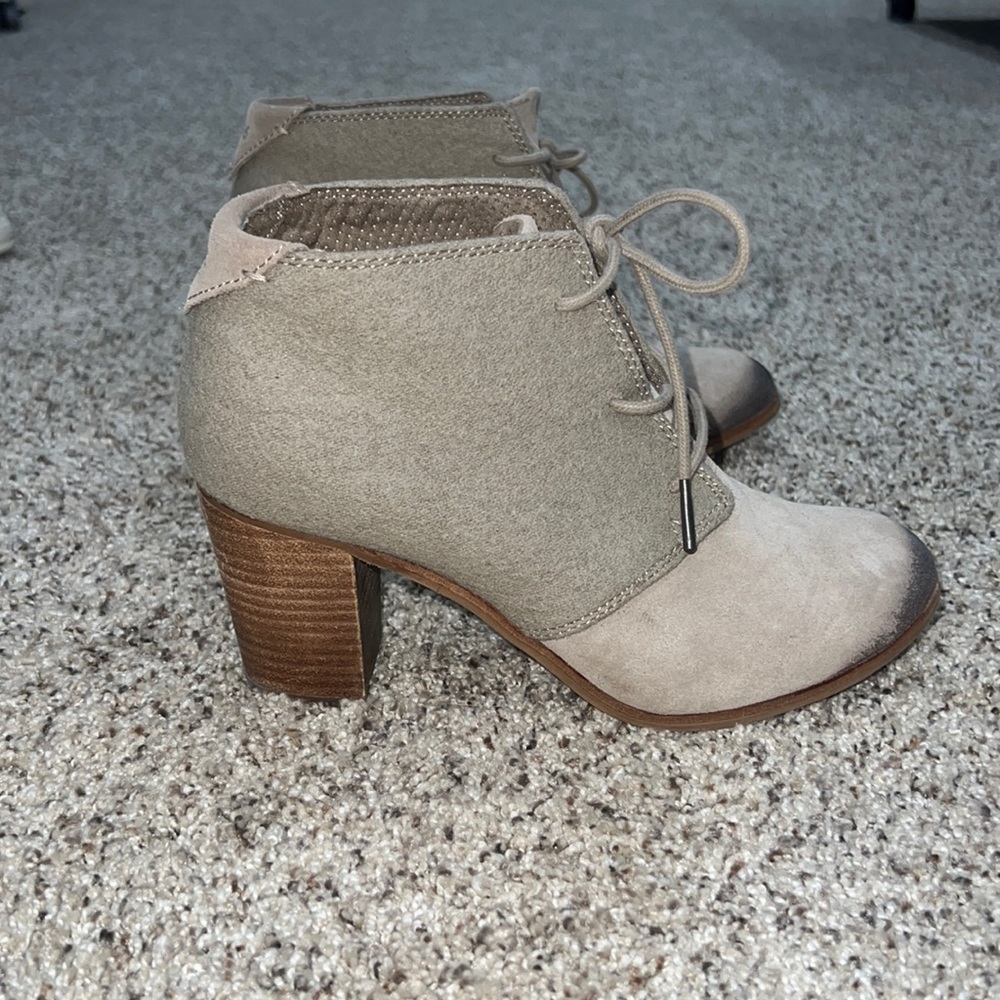 Toms Lunata Tarmac Gray Suede Lace-Up Heeled Boot